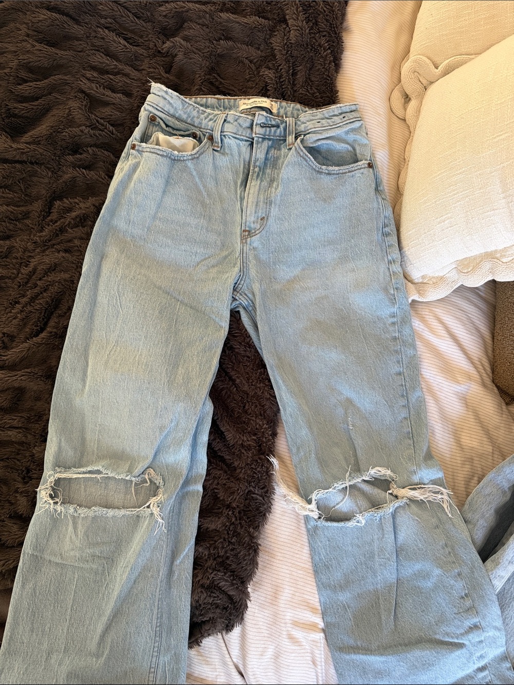 ABERCROMBIE-90’s RELAXED JEAN HIGH RISE (CURVE LOVE)